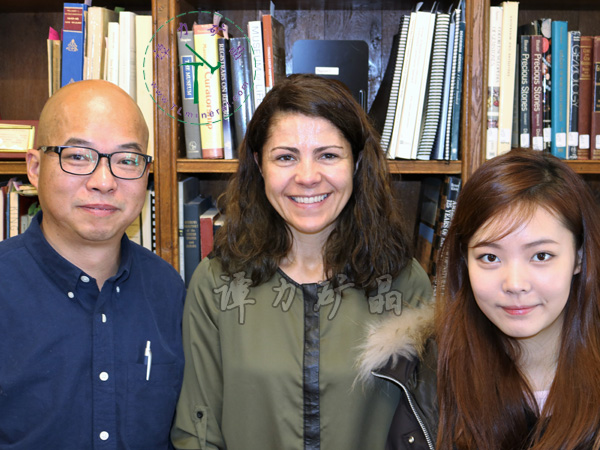 哈佛大學(xué)礦物博物館館長（中）Raquel-Alonso-Perez拉奎爾·阿隆索·佩雷斯，譚力（左），譚格格（右）